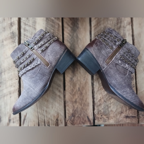 Annie Burnished Leather Distressed Harness Ankle Boot MSRP $90 - Picture 11 of 12